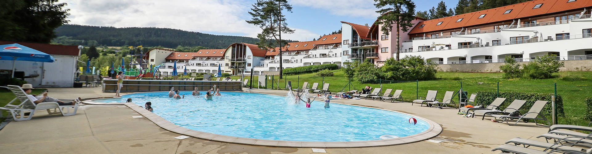 Lipno Lake Resort - Venkovni bazén