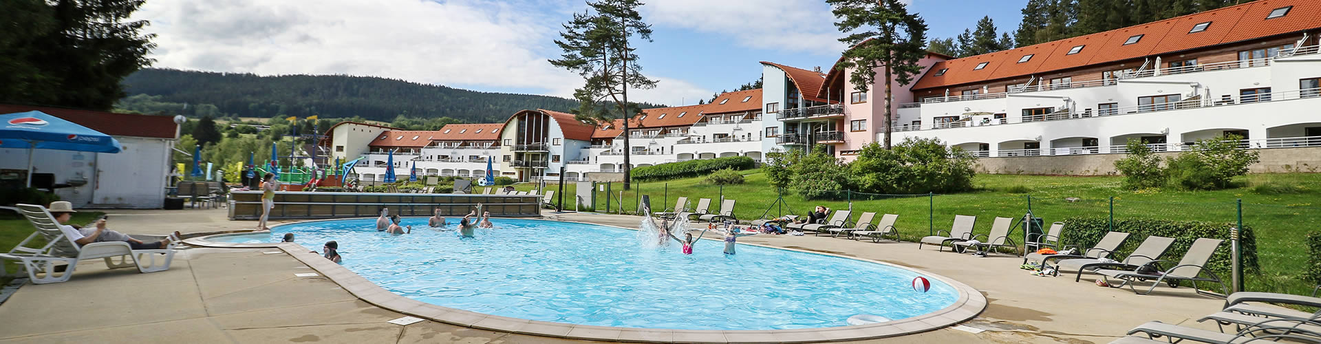 Areál a venkovní bazény - Lipno Lake Resort