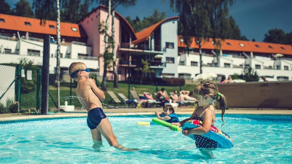 Lipno Lake Resort - Schwimmbäder im Freien